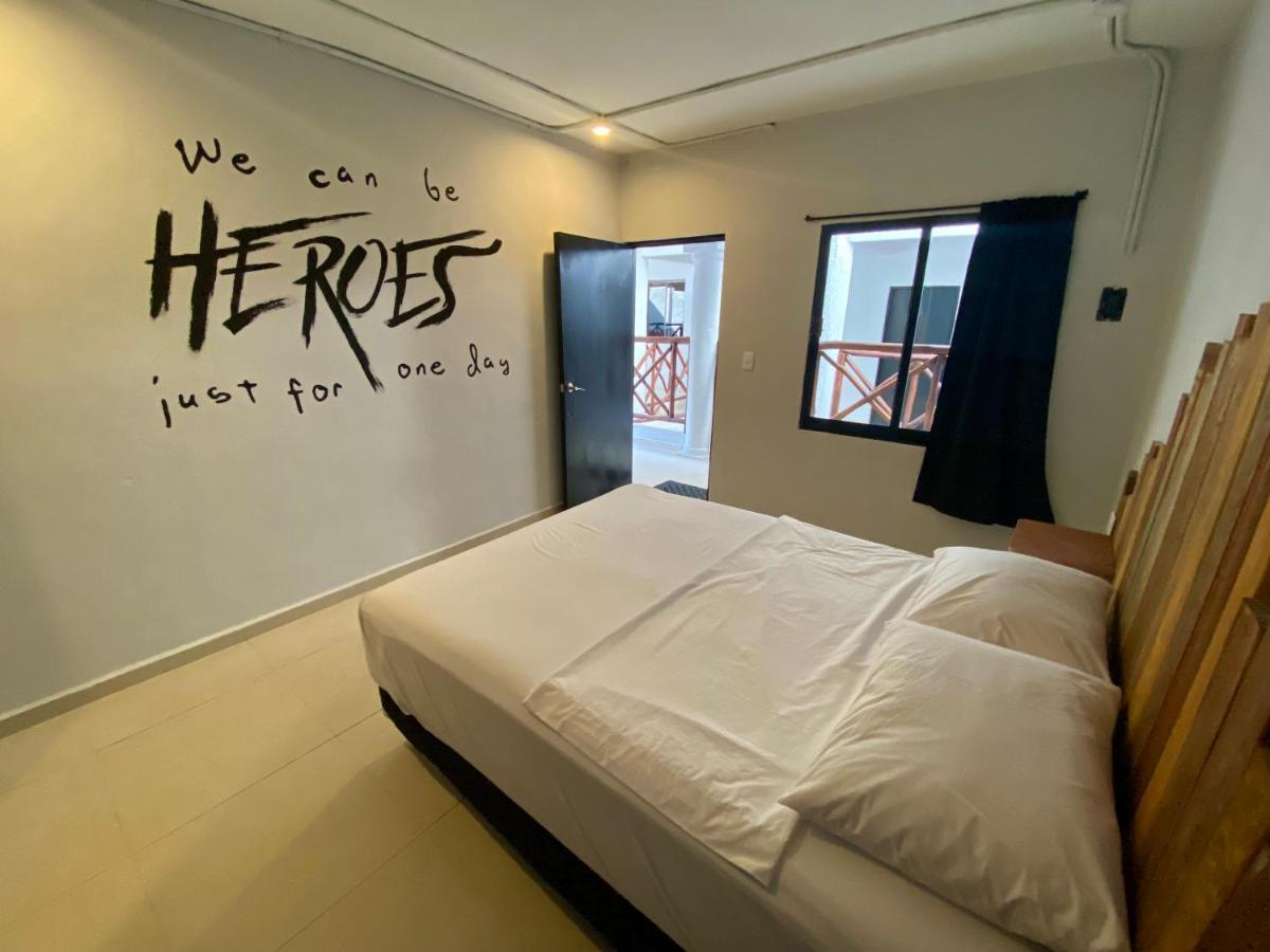 Why Not Rooftop Party Hostel Playa del Carmen Esterno foto