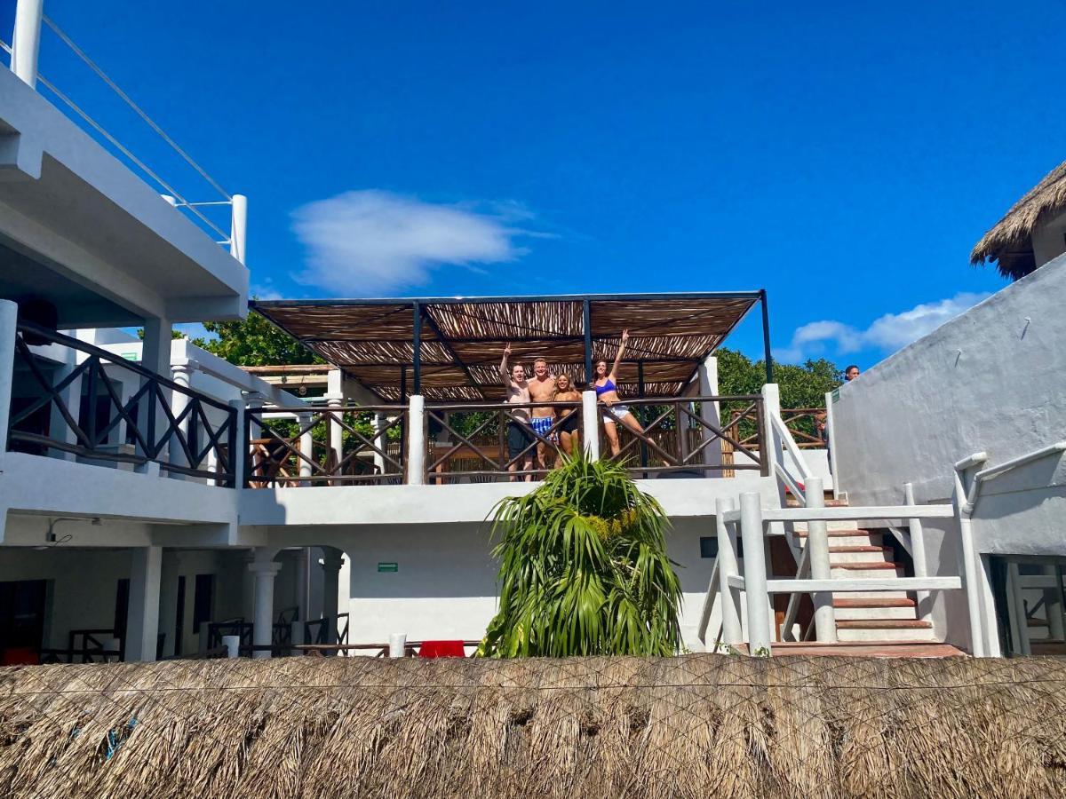 Why Not Rooftop Party Hostel Playa del Carmen Esterno foto
