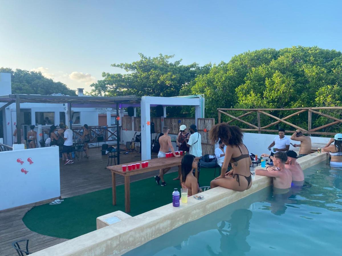 Why Not Rooftop Party Hostel Playa del Carmen Esterno foto